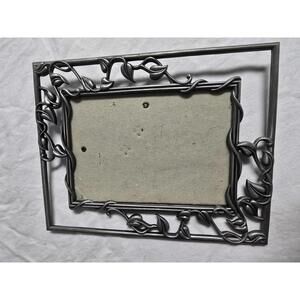 Decorative Metal Wall Frame with Leaf Design